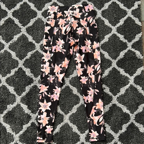 Victoria’s Secret Black Floral Leggings 8 - Picture 2 of 6